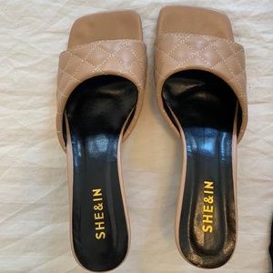 Squared toe mule Sandal in Nude